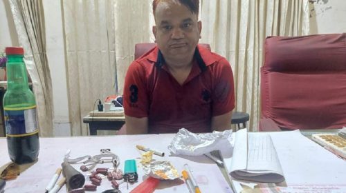 কার্যালয়ে বসে আয়েশ করে মাদক সেবন করছিলেন নাটোর পরিবহণ শ্রমিক ইউনিয়নের সম্পাদক
