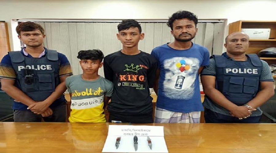 চট্টগ্রাম হলিশহরে ডাকাতি করার সময় পুলিশের হাতে ৩ যুবক আটক