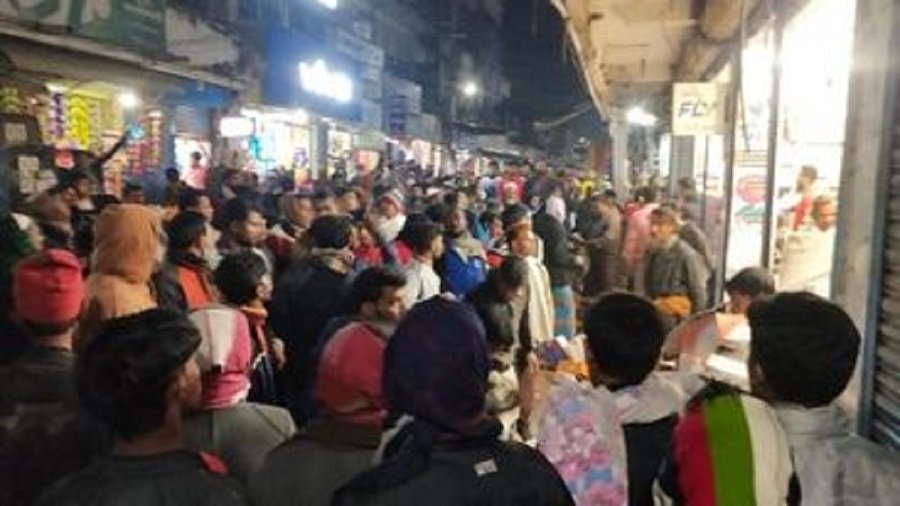 গুরুদাসপুরে ব্যবসায়ীর দোকানে হামলা এবং আহত হয়েছে ৪ জন