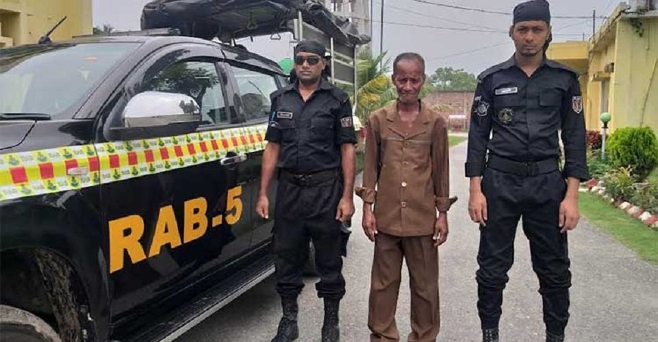 নাটোরে ৩১৫ গ্রাম হেরোইনসহ এক মাদক কারবারিকে গ্রেফতার করেছে নাটোর (র‍্যাব)