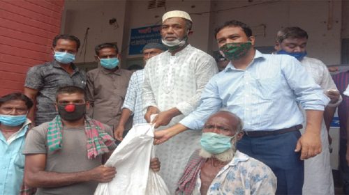 ঈদুল আযহা উপলক্ষে বেলকুচিতে ভিজিএফ এর চাল বিতরন