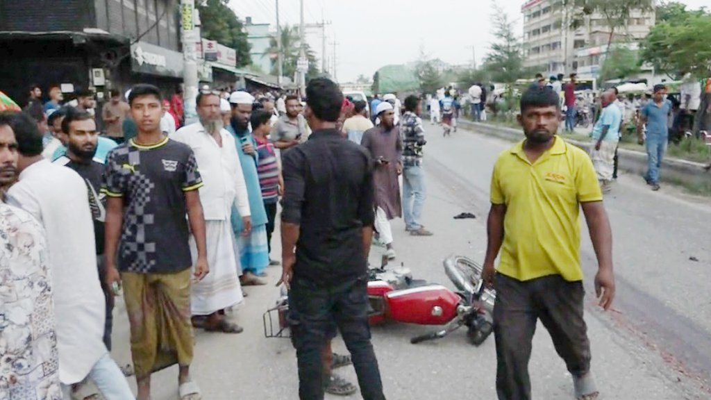 নাটোরে ট্রাকচাপায় মোটরসাইকেল আরোহী নিহত