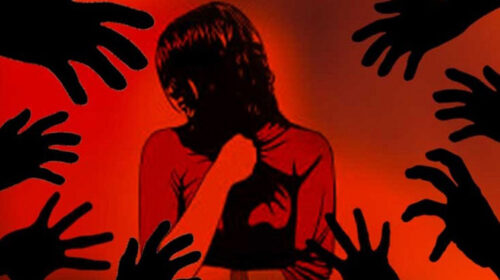 শিশুর গলায় ছুরি রেখে গৃহবধূকে ধর্ষণ
